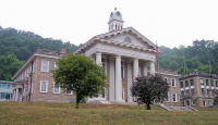 Wyoming County Courthouse West Virginia.jpg